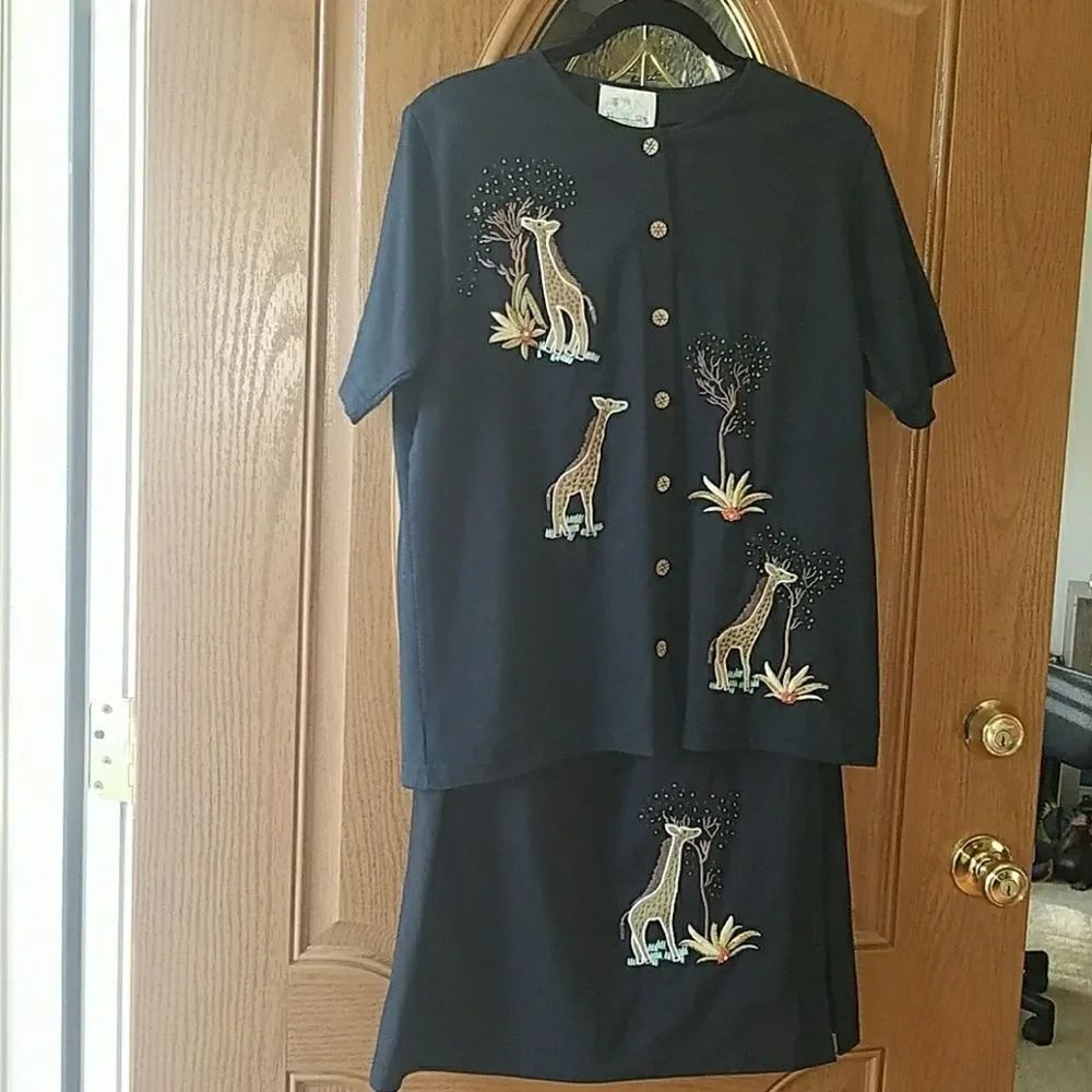 Quaker Factory Giraffe 2pc Skirt set. Sz S EUC